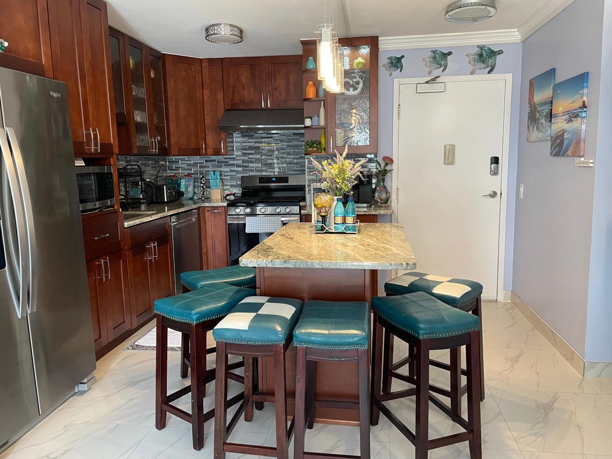 Amazing Waikiki 2bed2bath+free Parking Appartement *